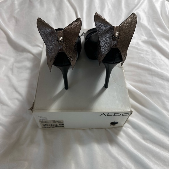 Aldo Black and Bronze Bow Heels - Picture 3 of 6